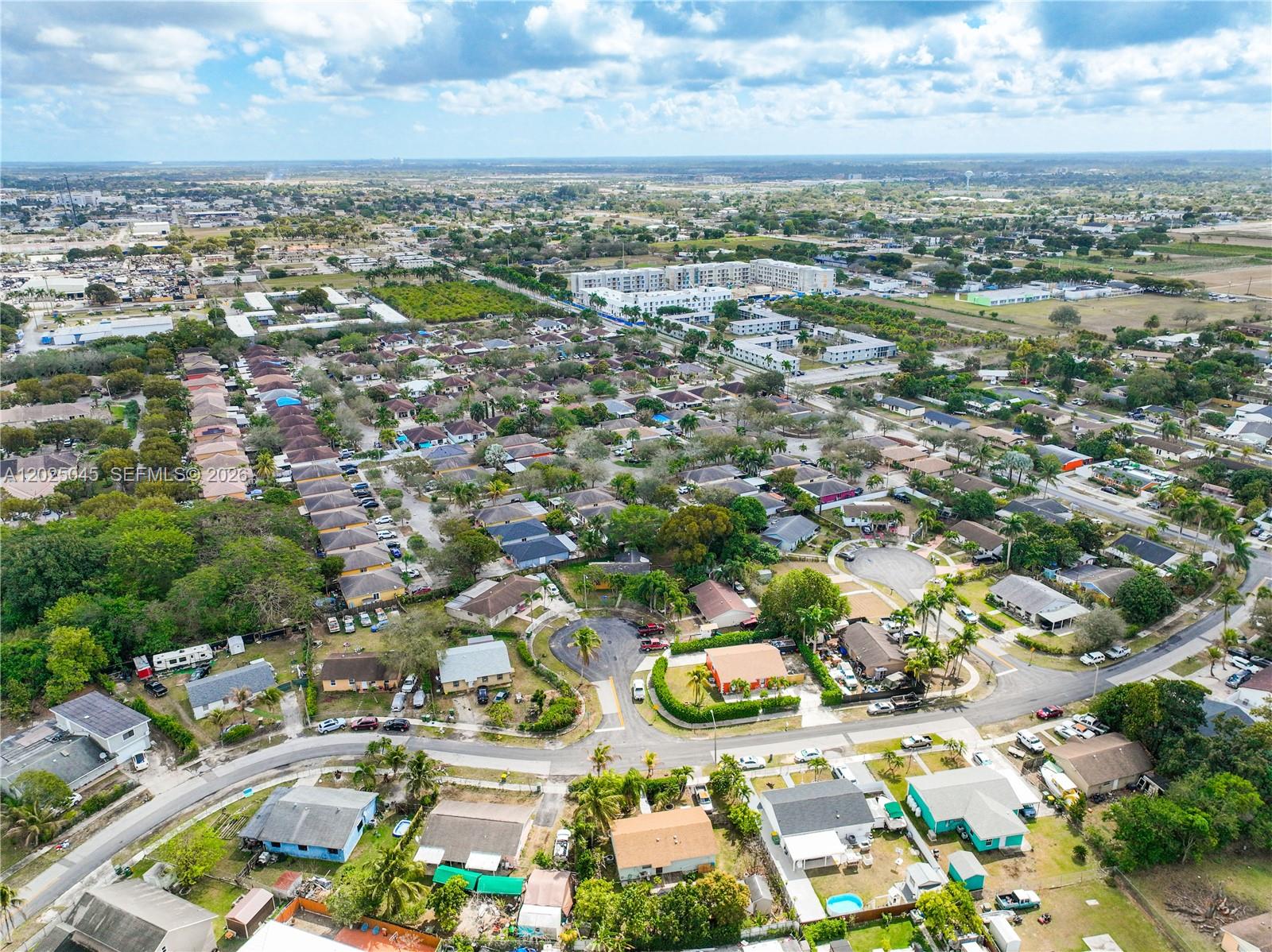 AVOCADO VILLAS - Residential