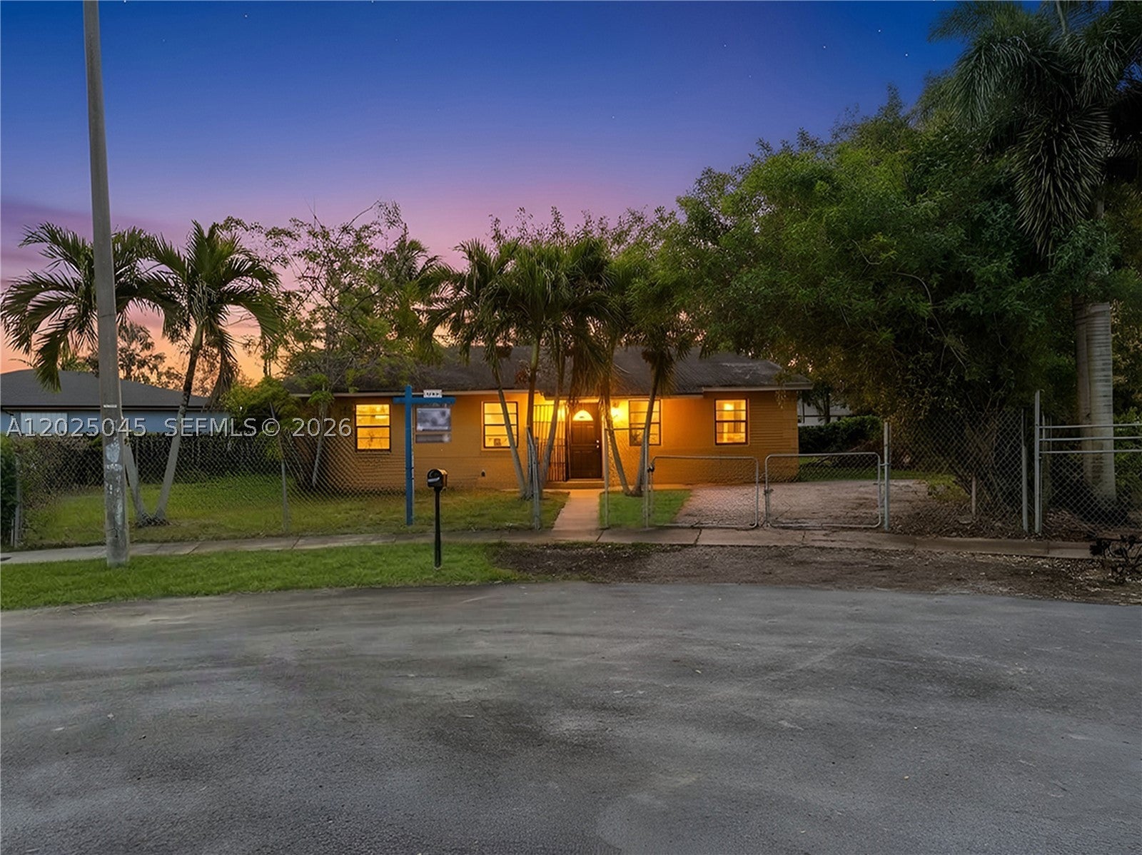 1664 SW 2nd Ct, Homestead FL 33030