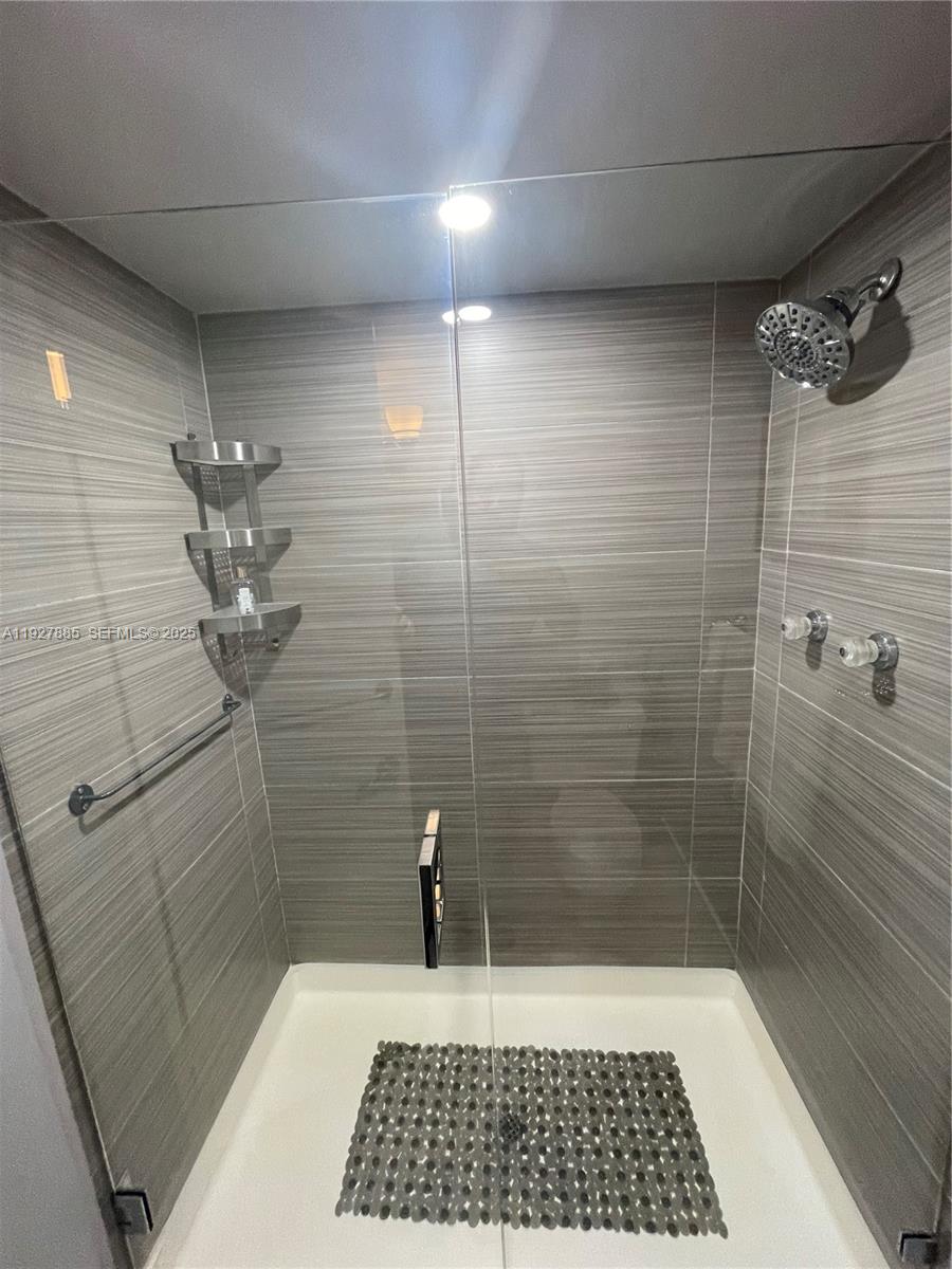 200 LESLIE CONDO - Residential