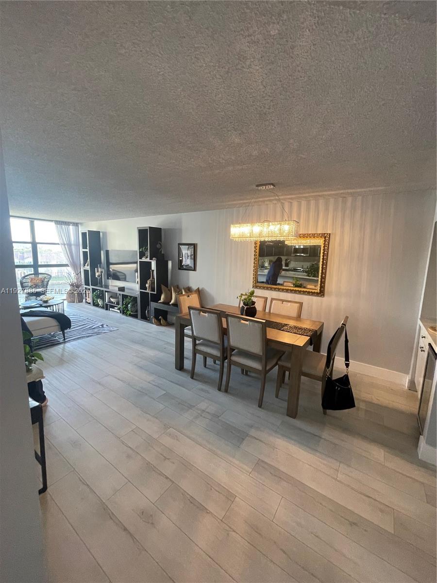 200 LESLIE CONDO - Residential