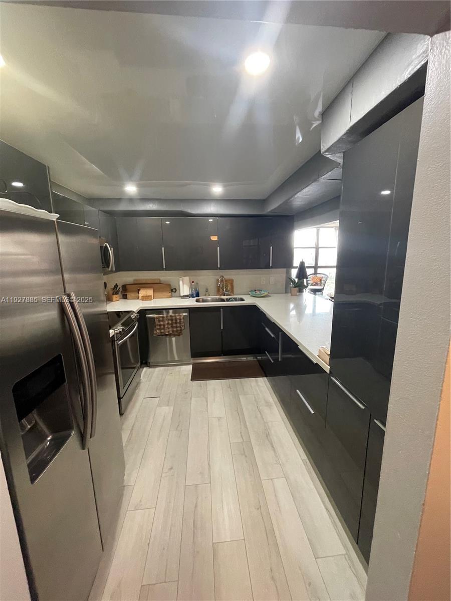 200 LESLIE CONDO - Residential