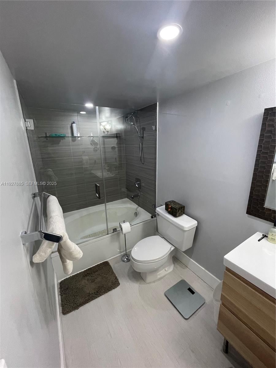 200 LESLIE CONDO - Residential