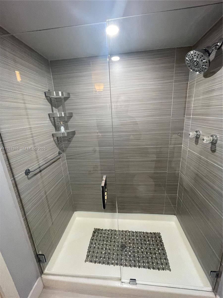 200 LESLIE CONDO - Residential