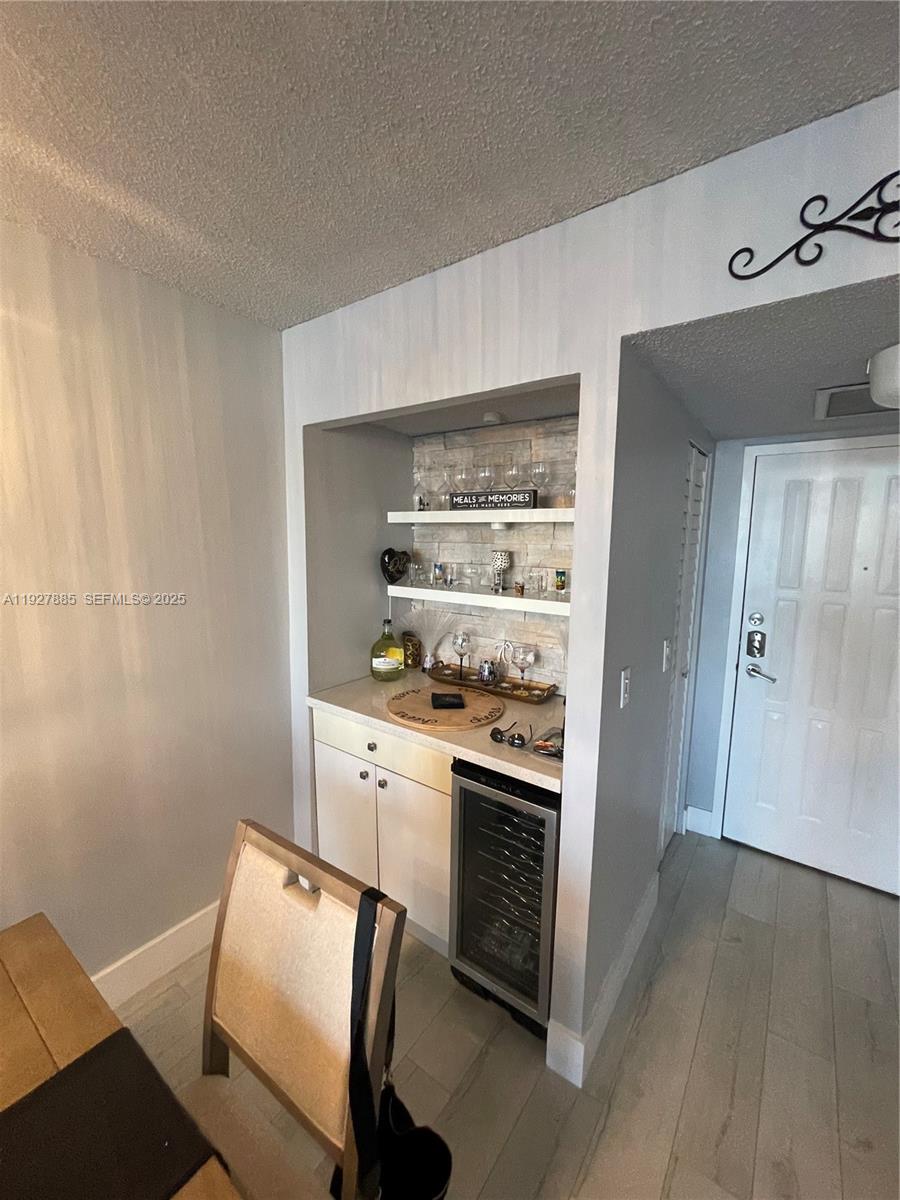 200 LESLIE CONDO - Residential