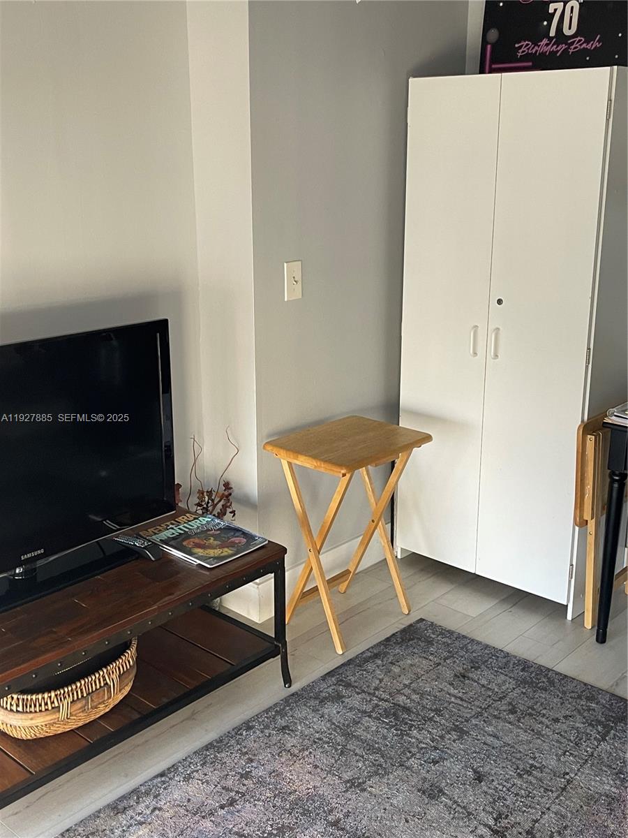 200 LESLIE CONDO - Residential