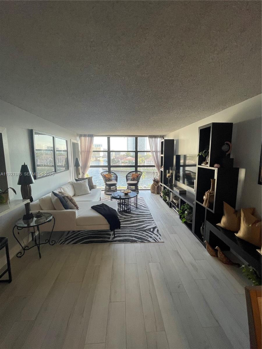 200 LESLIE CONDO - Residential