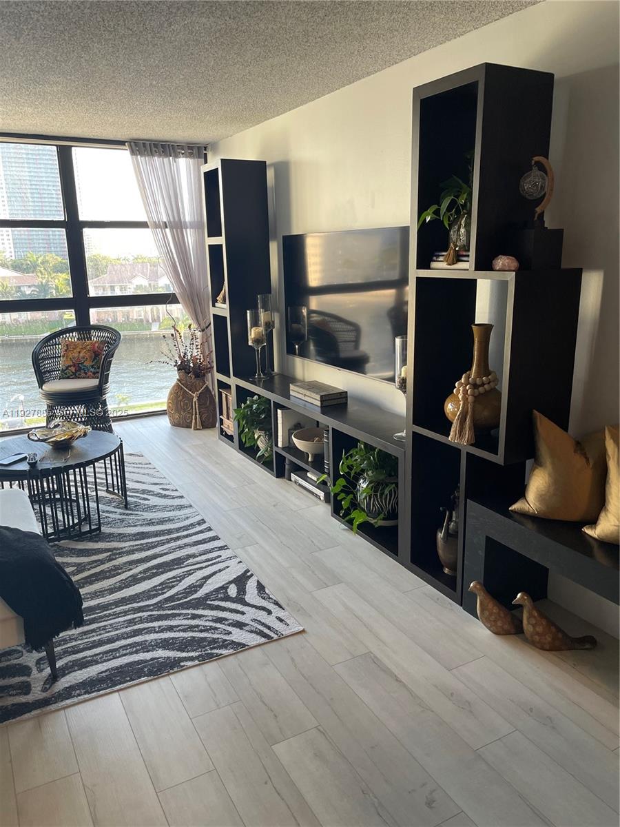 200 LESLIE CONDO - Residential