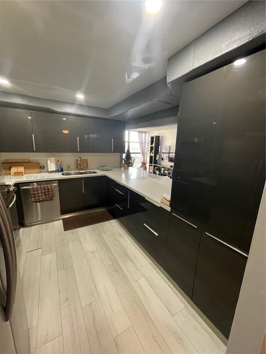 200 LESLIE CONDO - Residential