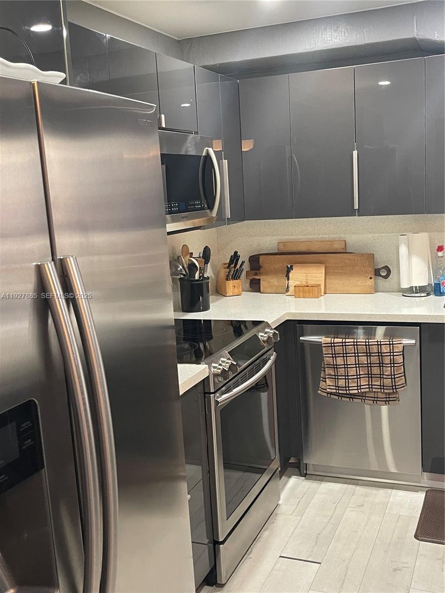 200 LESLIE CONDO - Residential