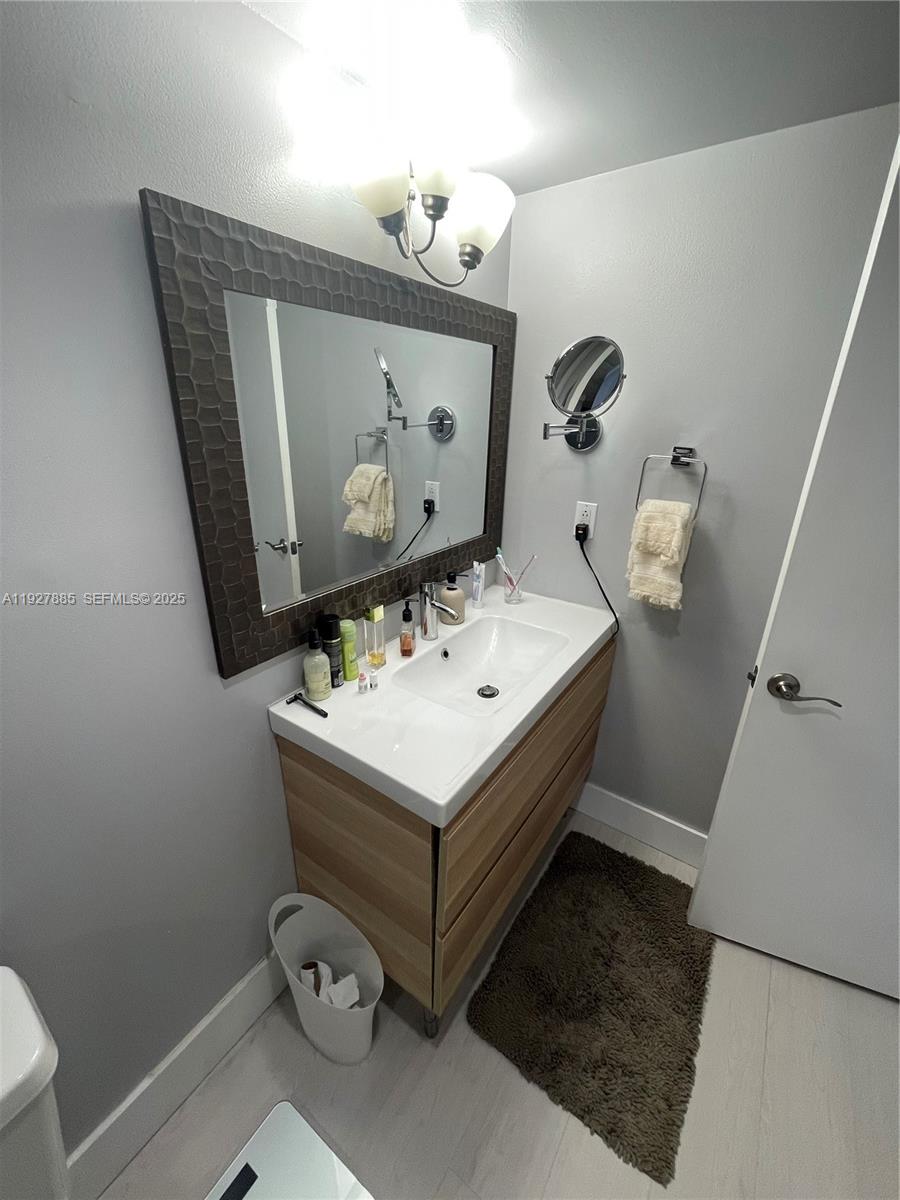 200 LESLIE CONDO - Residential