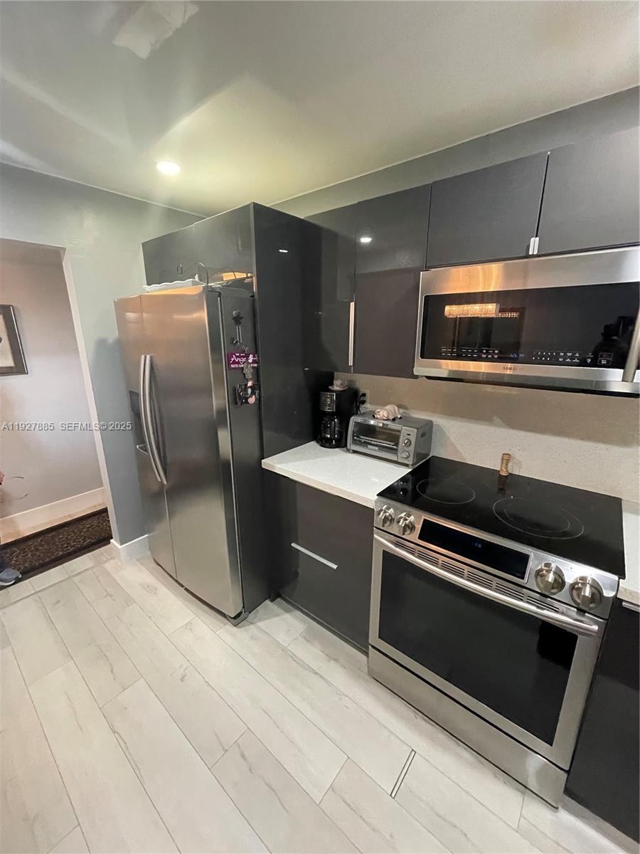 200 LESLIE CONDO - Residential