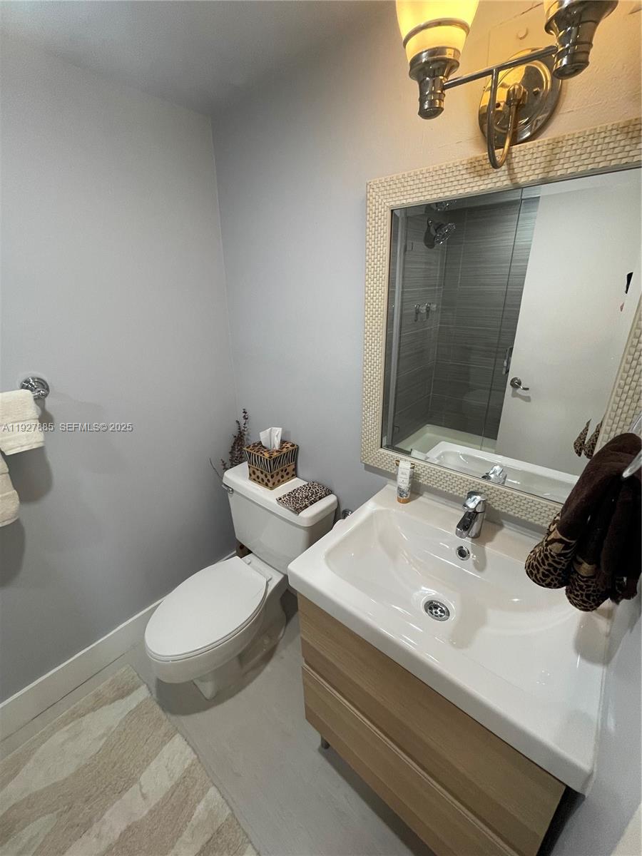 200 LESLIE CONDO - Residential