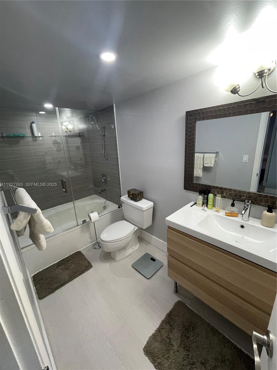 200 LESLIE CONDO - Residential