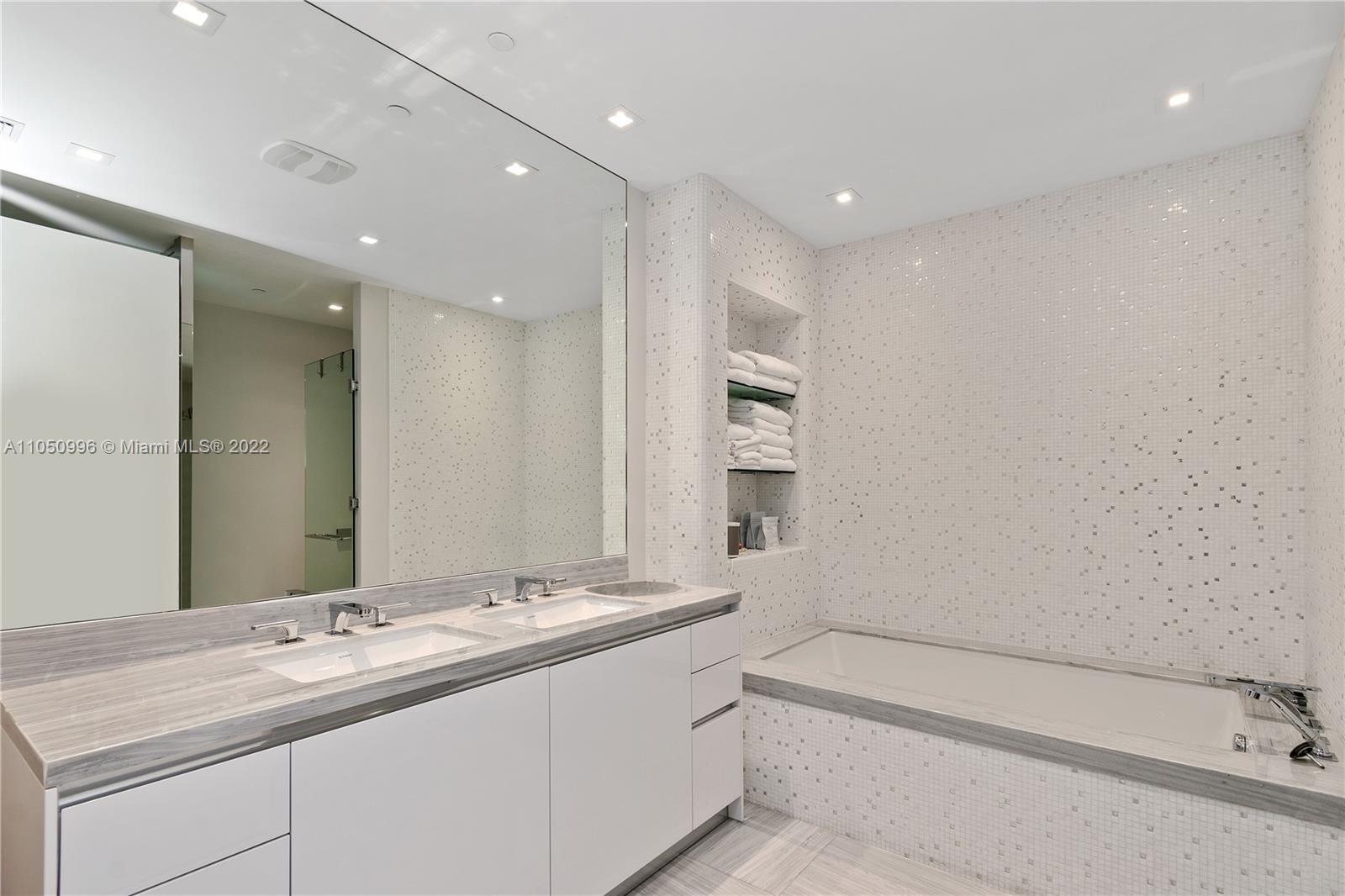 JADE SIGNATURE CONDO - Residential