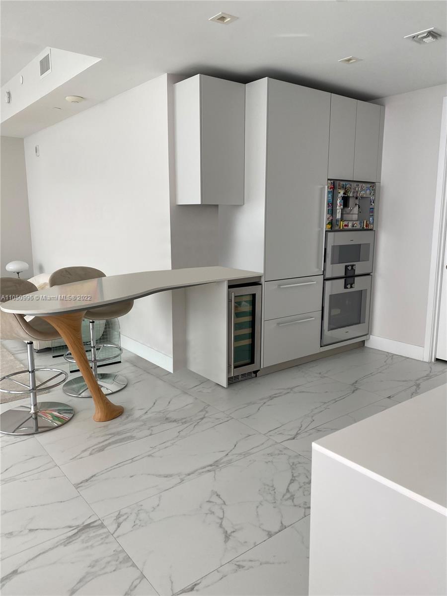 JADE SIGNATURE CONDO - Residential