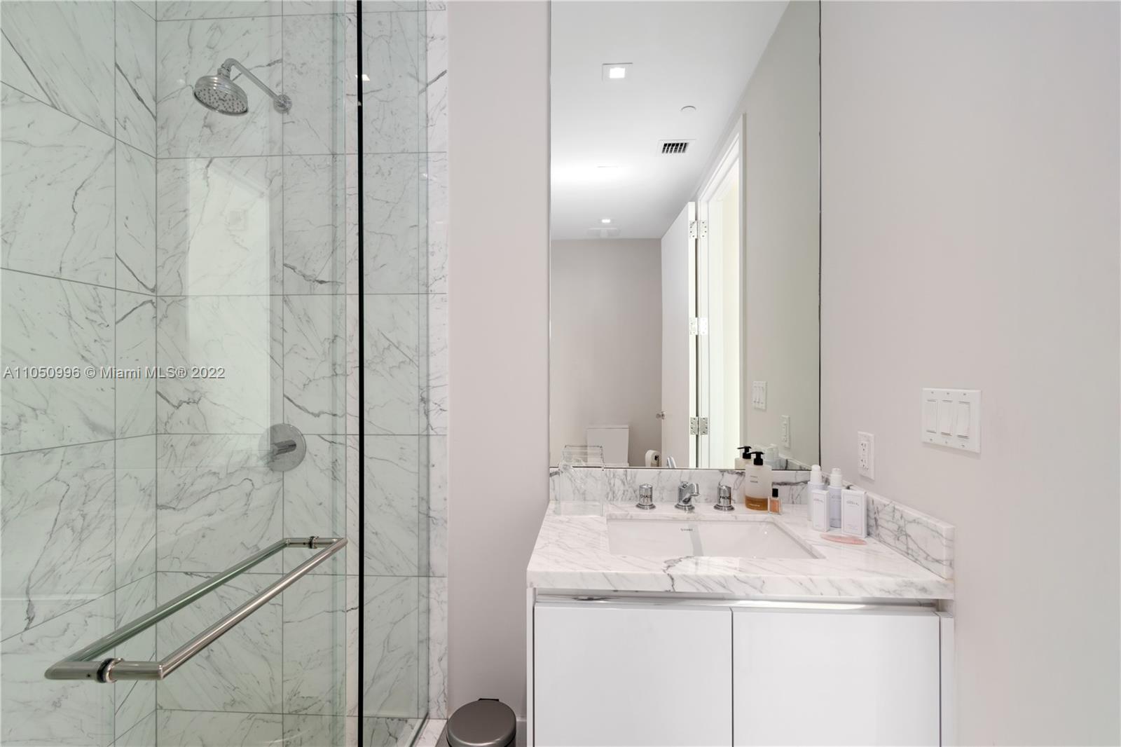 JADE SIGNATURE CONDO - Residential