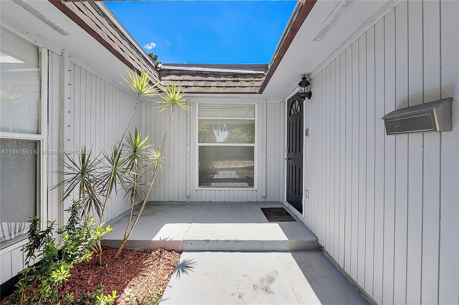 6703 Brookwood Blvd, Tamarac, FL, 33321/$449,000 3 6703 Brookwood Blvd