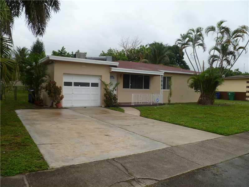 True 3/2 + family room and an oversized 1 car garage. Huge covered screened patio with fenced yard. partially updated kitchen/baths, tiled in main living areas, new carpet in 2 bedrooms, 3rd bedroom has laminate flooring. freshly painted in/out. extended concrete driveway for multiple cars. roof & a/c (2003), clean and ready for a quick close. new range/refrigerator to be installed.