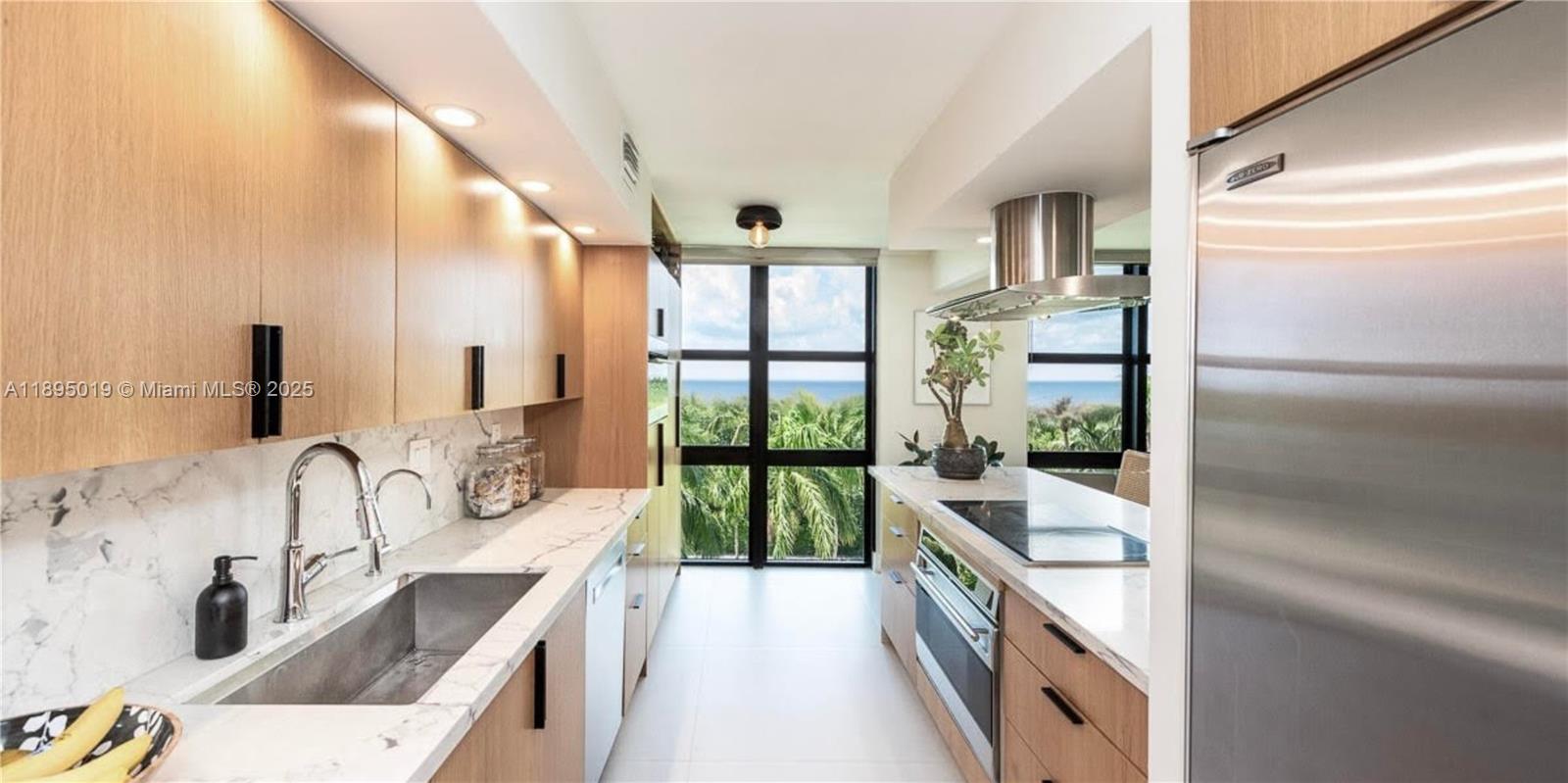 TOWERS OF KEY BISCAYNE CO - Residential