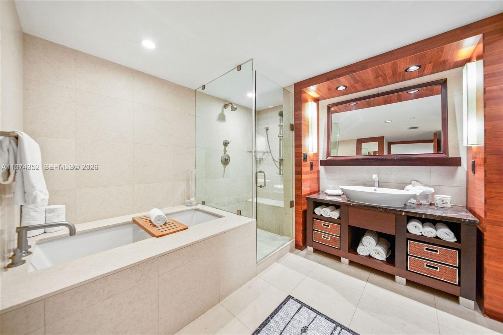 6801 Collins Ave 604