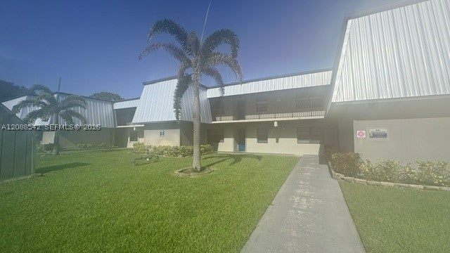 Photo of 2516 S 19th St #208, Fort Pierce, FL 34982 (MLS # A12088542)