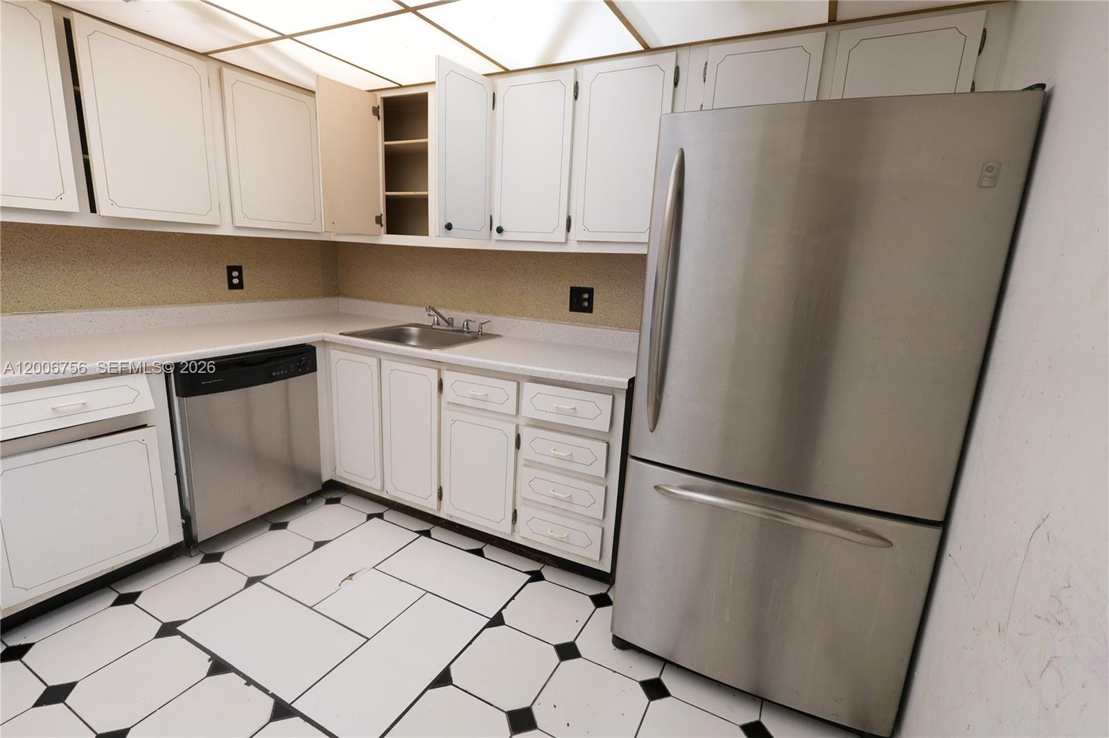 BREAKWATERS OF THE PALM B - Residential