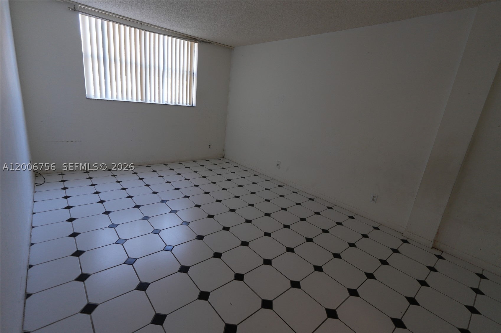 View photos, virtual tours, details... 500 Executive Center Dr 1J