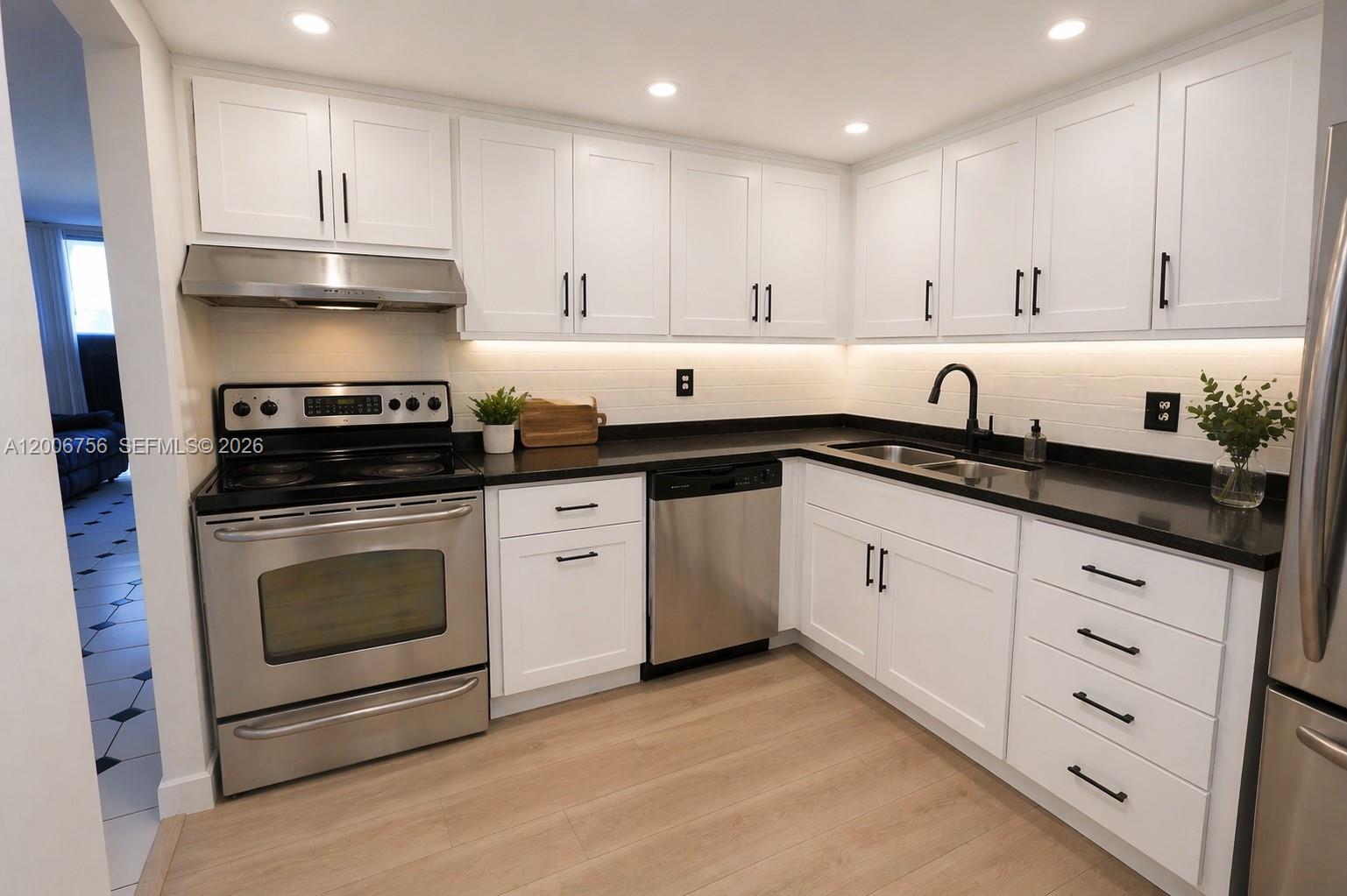 BREAKWATERS OF THE PALM B - Residential