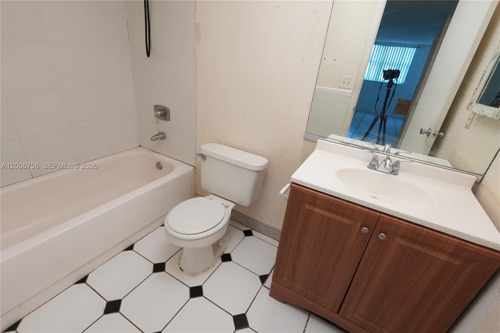 BREAKWATERS OF THE PALM B - Residential