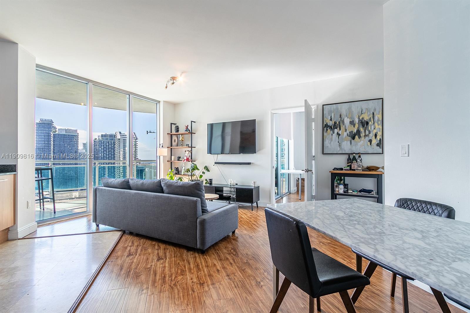 WIND CONDO - Residential