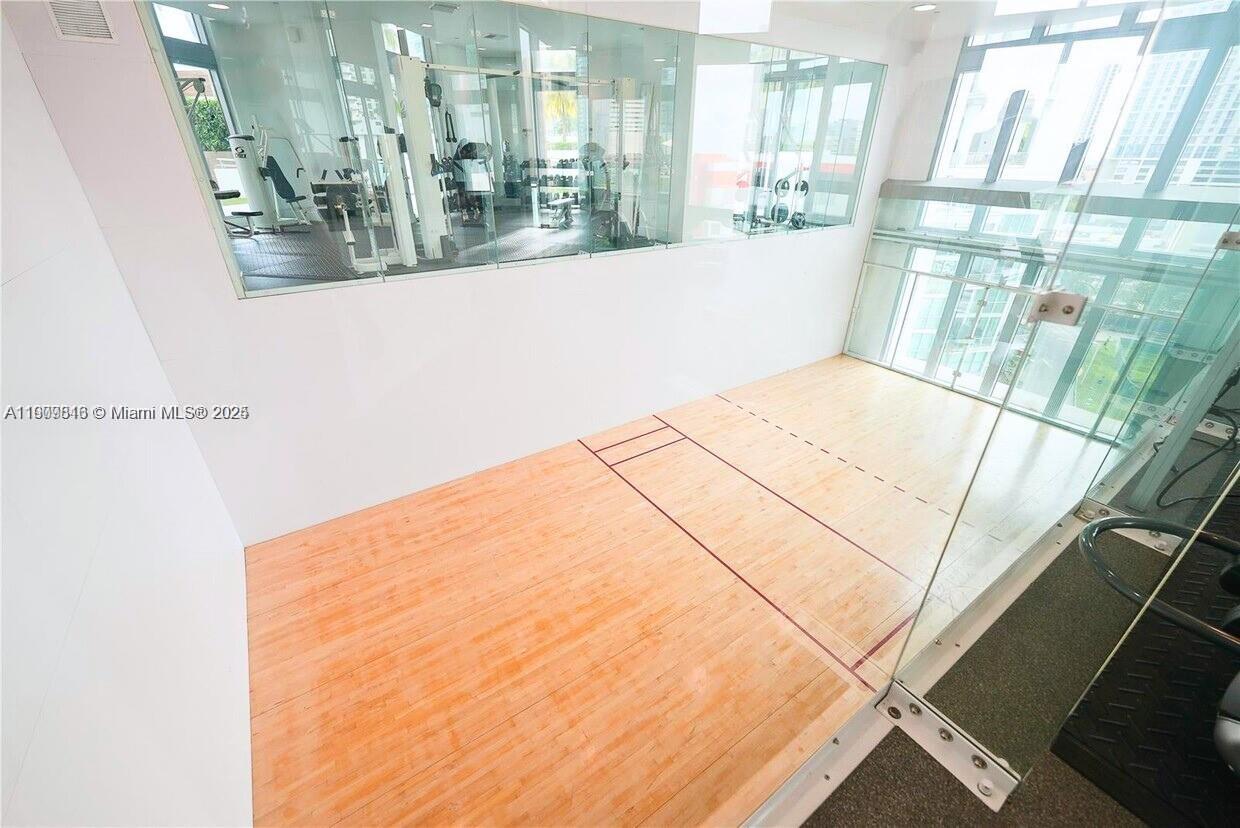 WIND CONDO - Residential