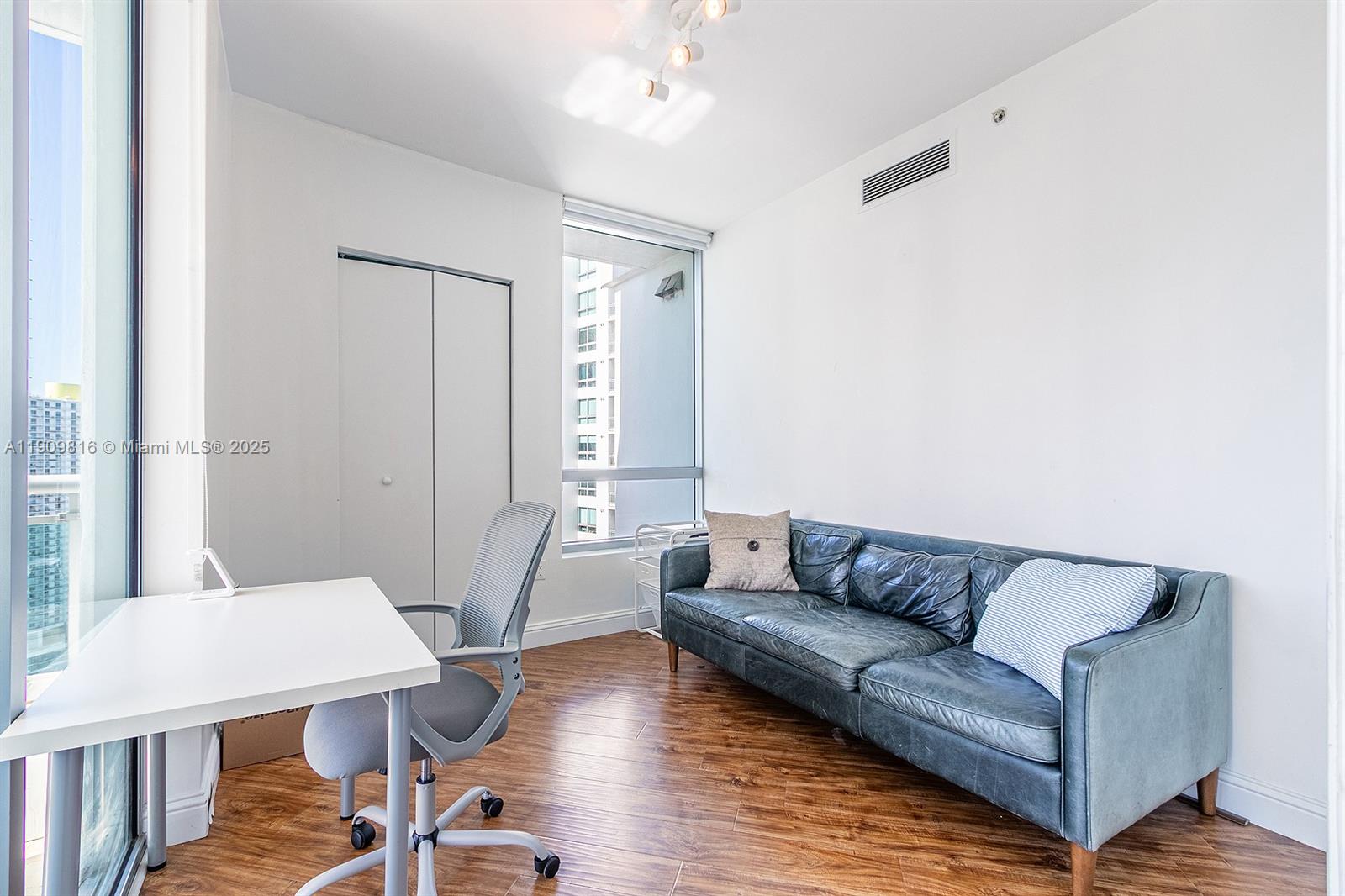 WIND CONDO - Residential