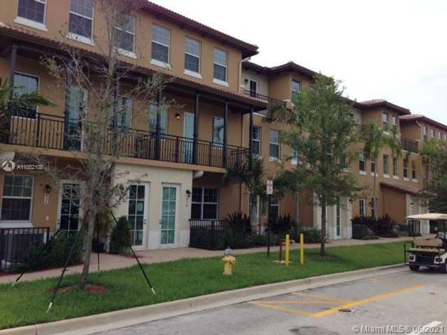 Essex Model with 2 Bedroom & 2.5 Baths in Great located community of "Cobblestone" across the pool. Minutes of
Pembroke Lakes & Gardens Malls; Cobblestone Plaza (anchored by Whole Foods); C.B. Smith Park; Pines Blvd
restaurant & retail corridor; I-75 access ramps; Memorial Regional West Hospital & the best this city has to offer!
Hurricane impact windows & doors; large sized living and Family spaces & bedrooms and plenty of natural lighting makes this an ideal condominium. This property features a balcony to enjoy all the sunshine. Residents enjoy a resort style swimming pool & sundeck; onsite property management; exercise room & remodeled clubhouse.