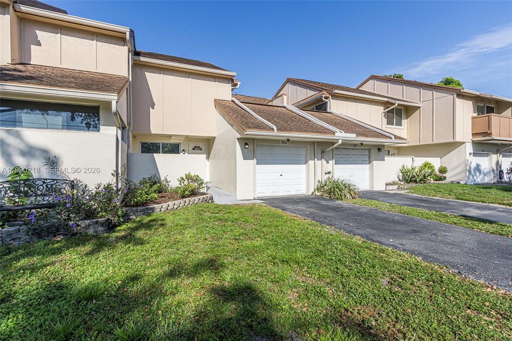 Photo of 835 NW 80th Ter #11, Plantation, FL 33324 (MLS # A11990218)
