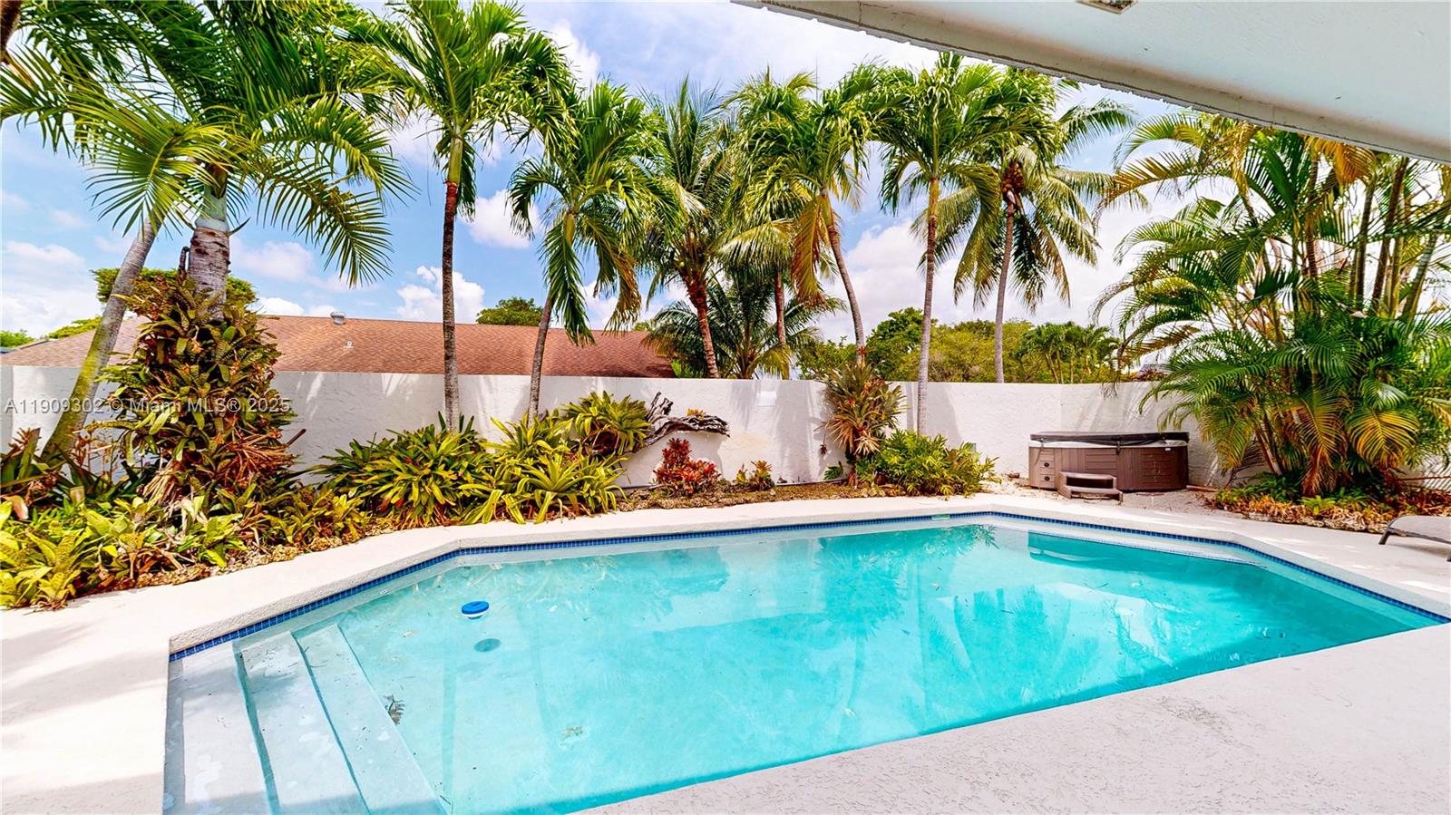 CALUSA CLUB ESTATES 3RD A - Residential