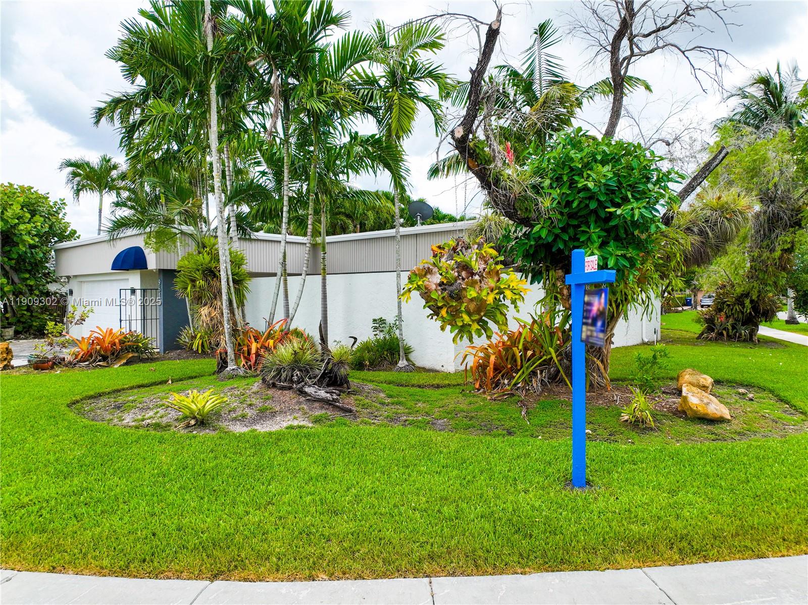 CALUSA CLUB ESTATES 3RD A - Residential