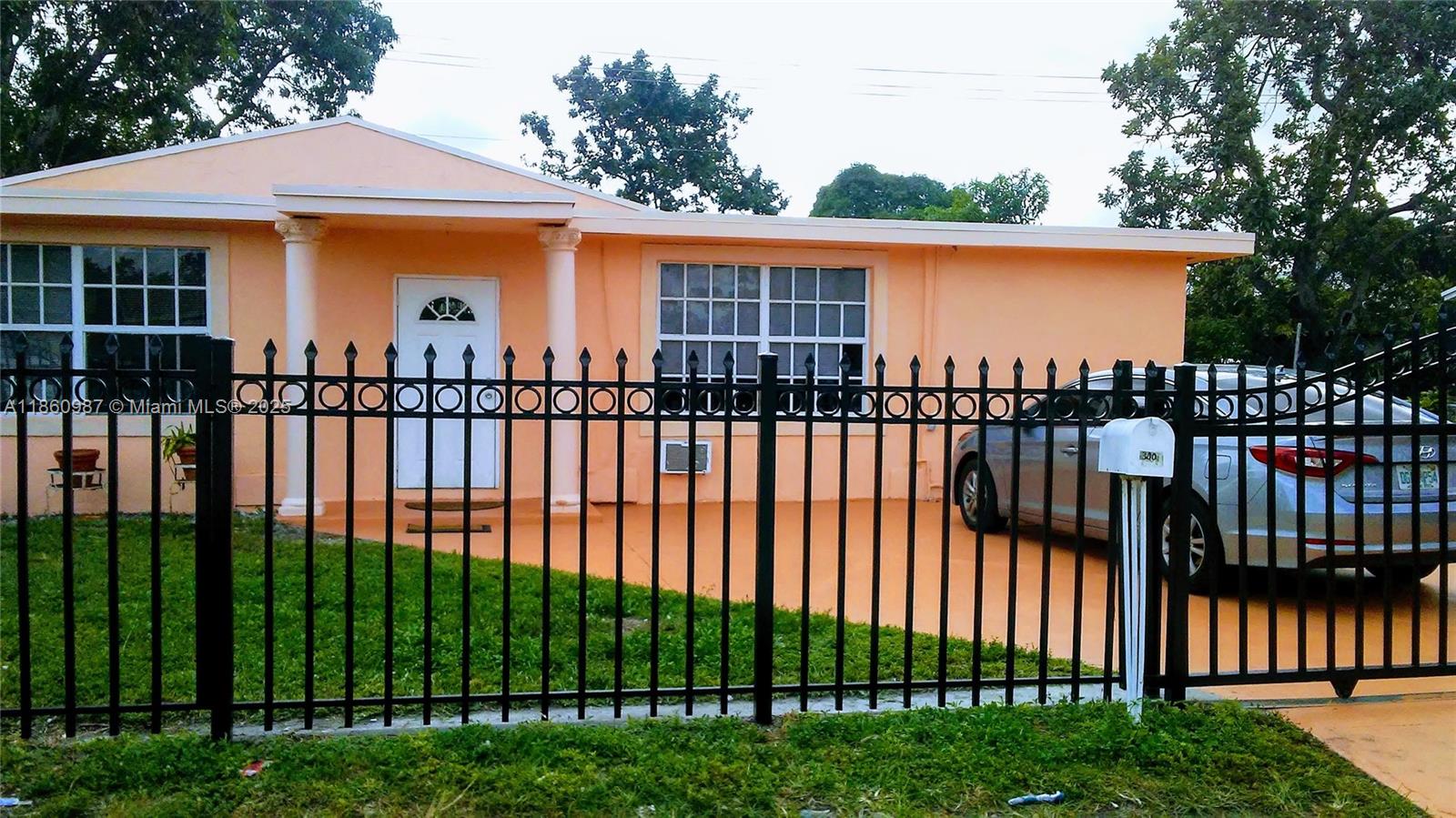 Introducing a fantastic 2 bd rental property with easy access to expressway, making commutes seamless and convenient. Property features a gated driveway for added security and privacy and a spacious patio for outdoor entertainment. Property is available furnished or unfurnished.