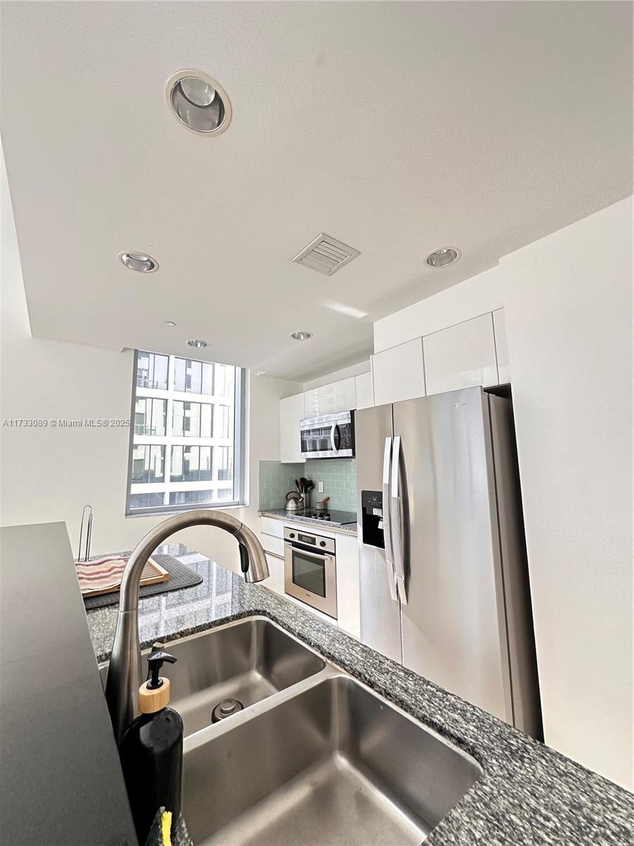 1060 Brickell Ave 413