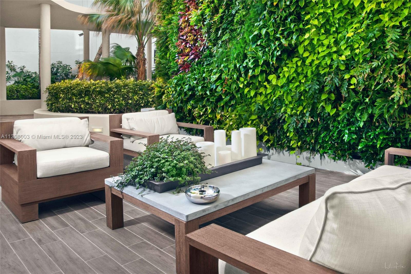 CONTINUUM ON SOUTH BEACH - Residential