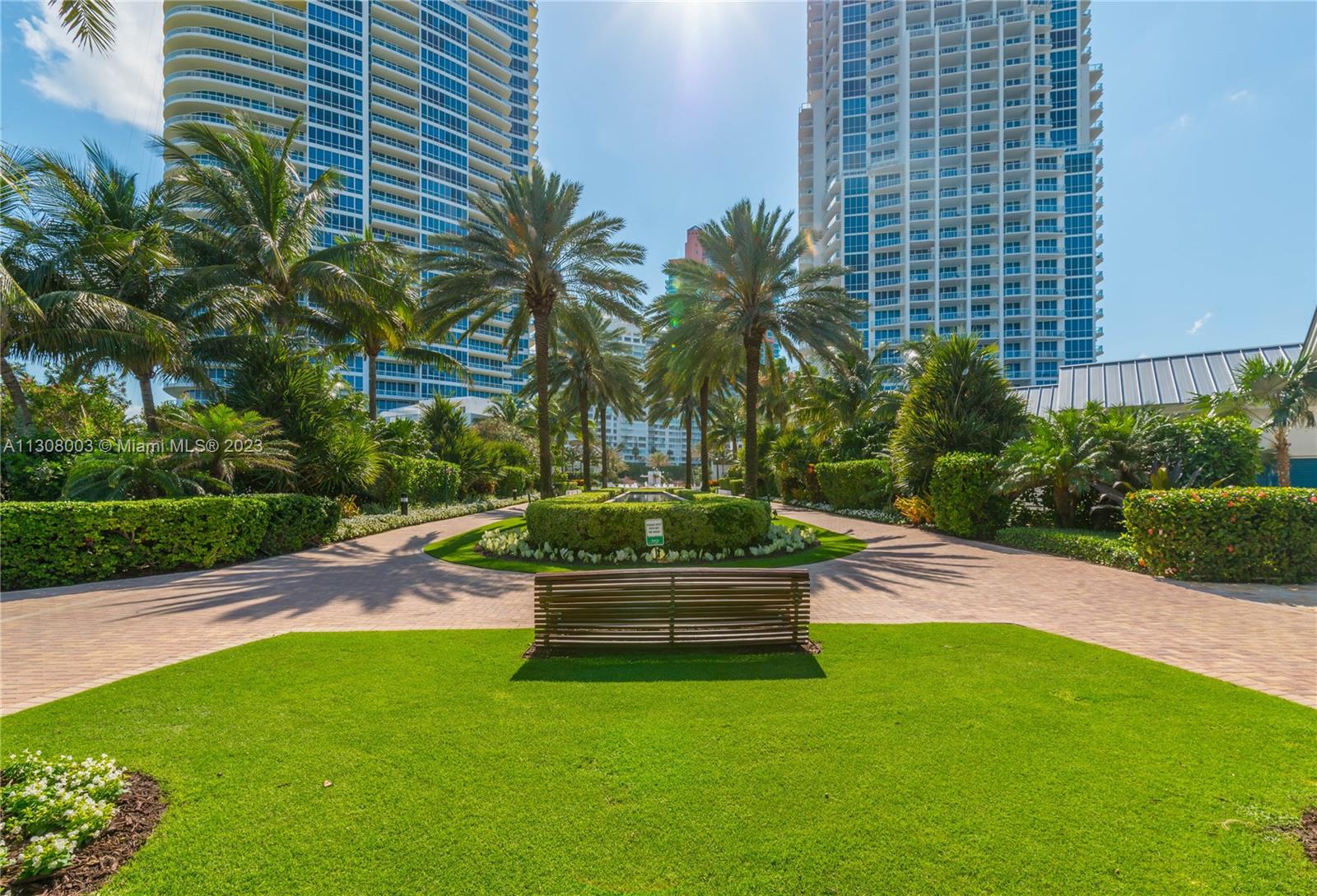 CONTINUUM ON SOUTH BEACH - Residential