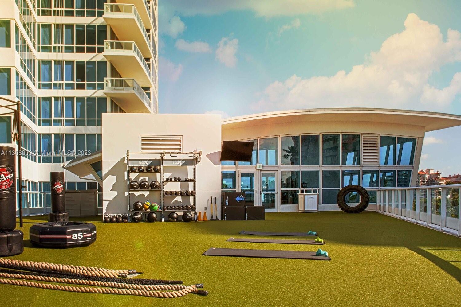 CONTINUUM ON SOUTH BEACH - Residential