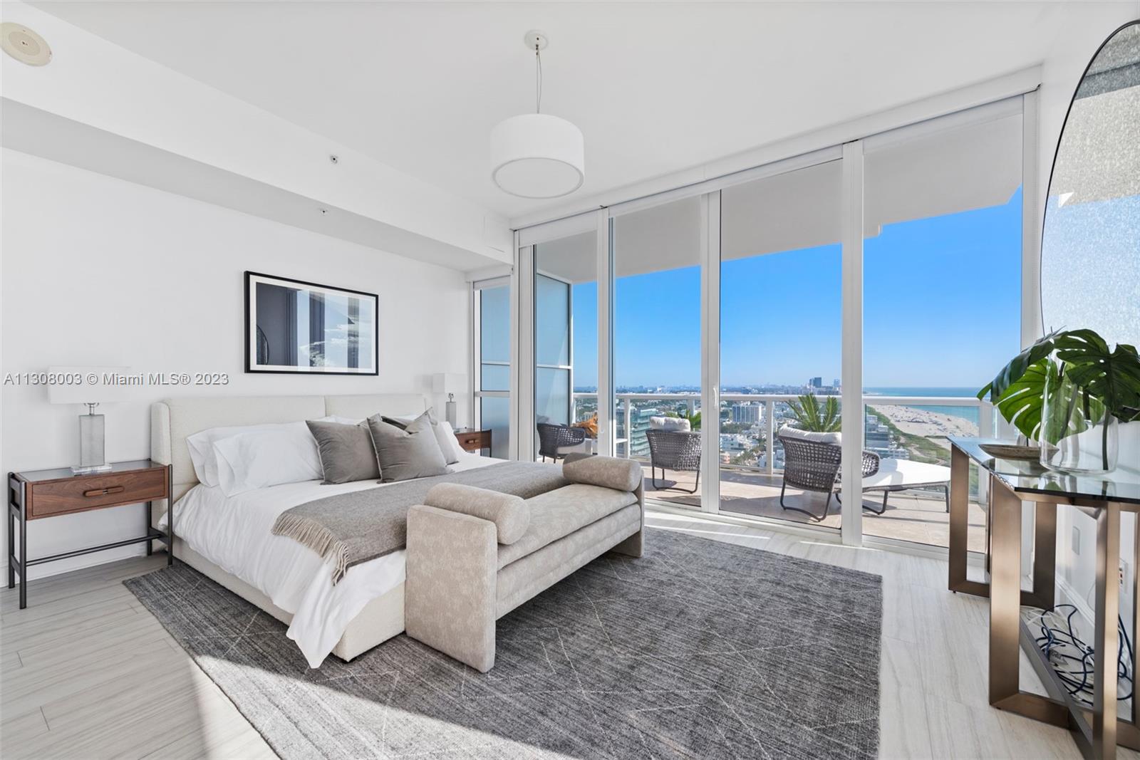 CONTINUUM ON SOUTH BEACH - Residential