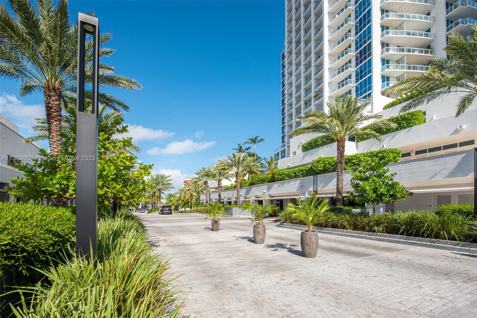 CONTINUUM ON SOUTH BEACH - Residential