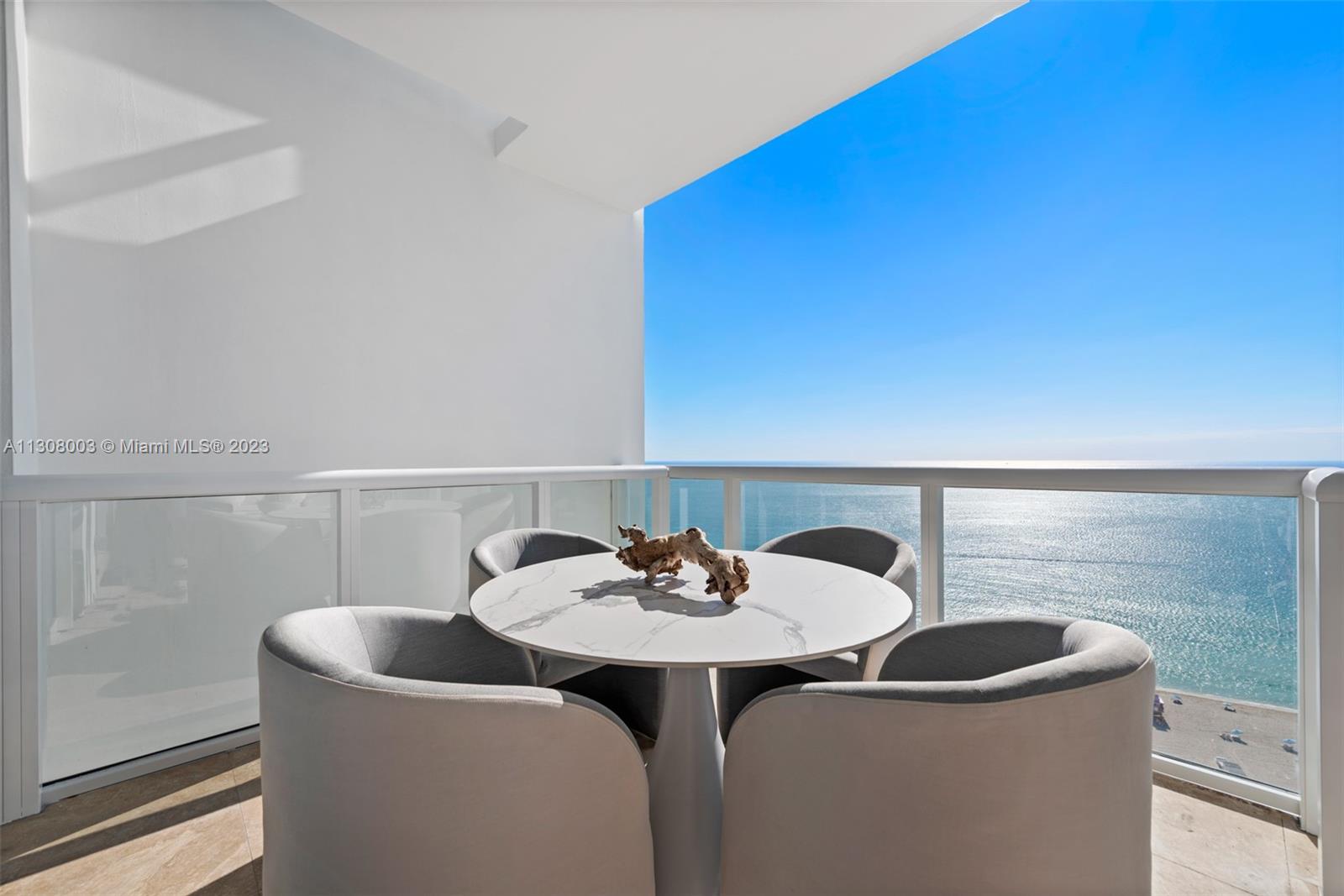 CONTINUUM ON SOUTH BEACH - Residential