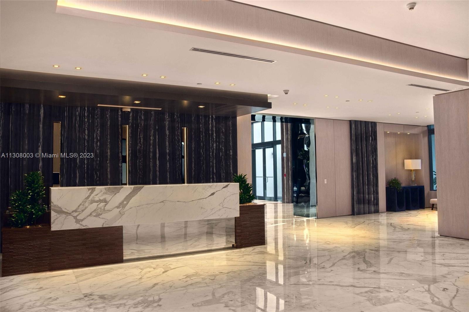 CONTINUUM ON SOUTH BEACH - Residential