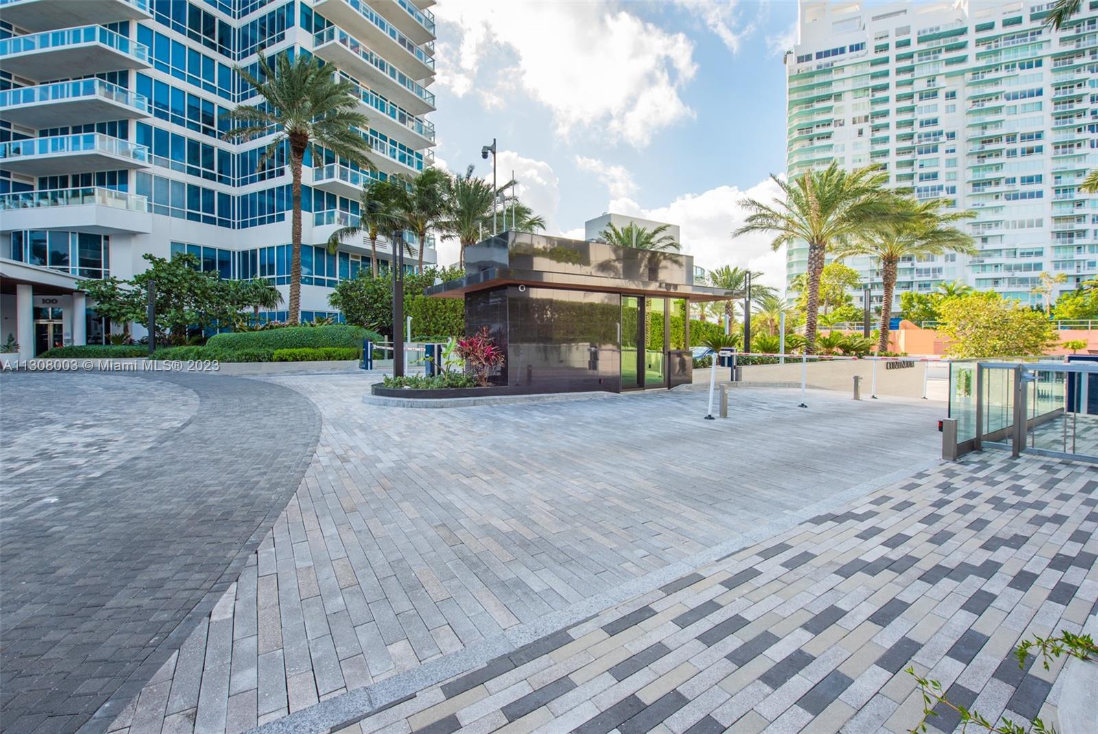 CONTINUUM ON SOUTH BEACH - Residential