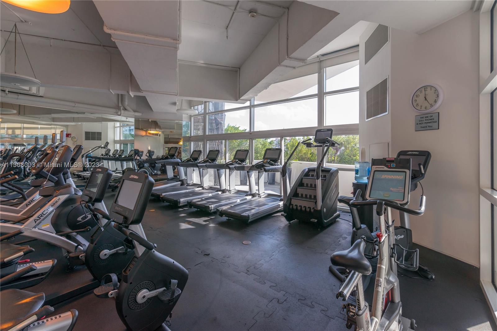 CONTINUUM ON SOUTH BEACH - Residential