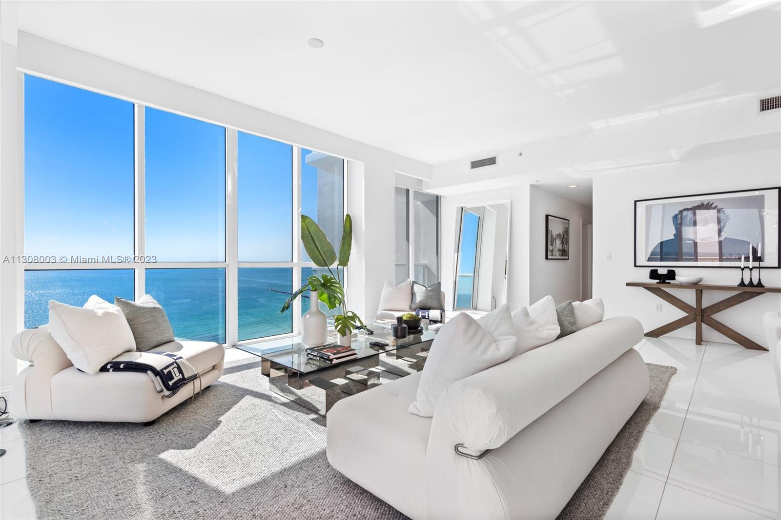 CONTINUUM ON SOUTH BEACH - Residential