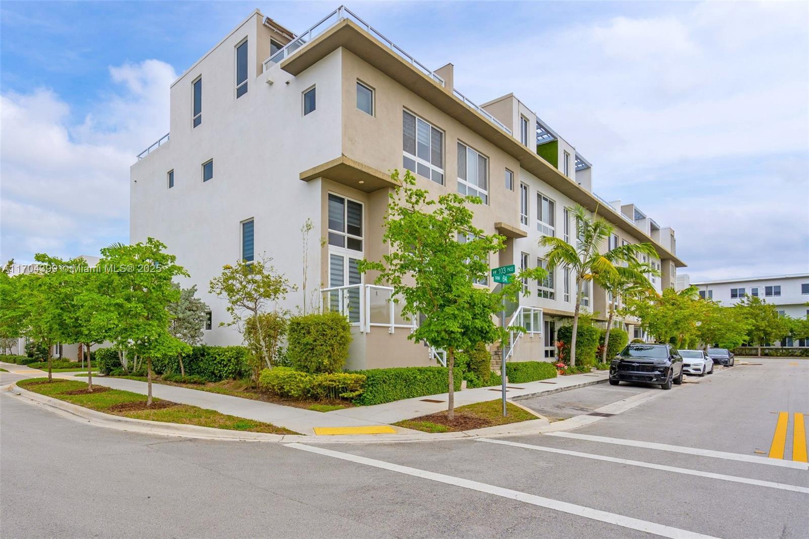 LANDMARK AT DORAL - Residential