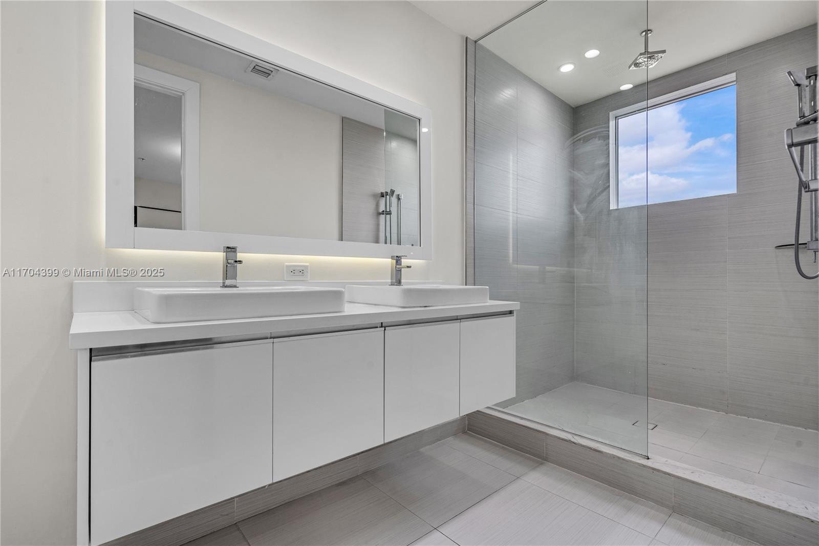 LANDMARK AT DORAL - Residential
